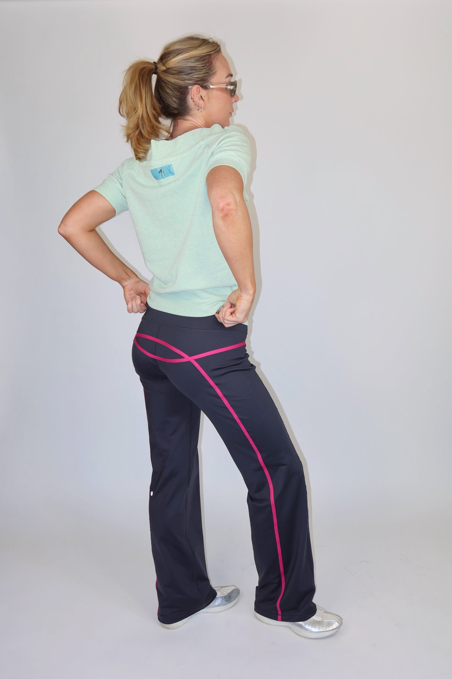 lululemon grey & pink low rise pant