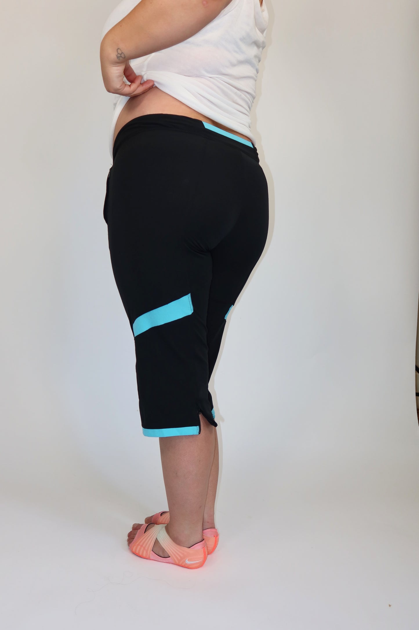 nike blue and black capri