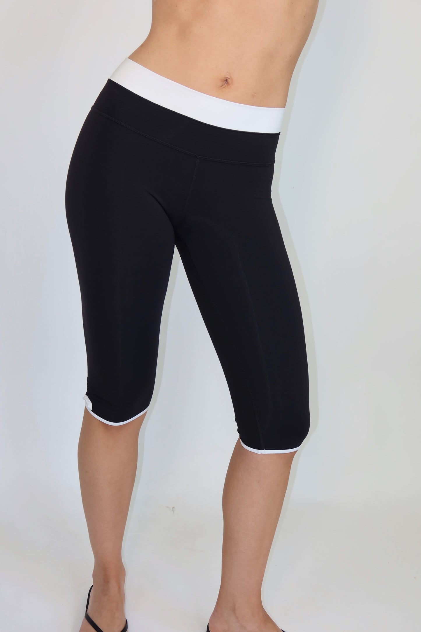 lululemon black and white capri