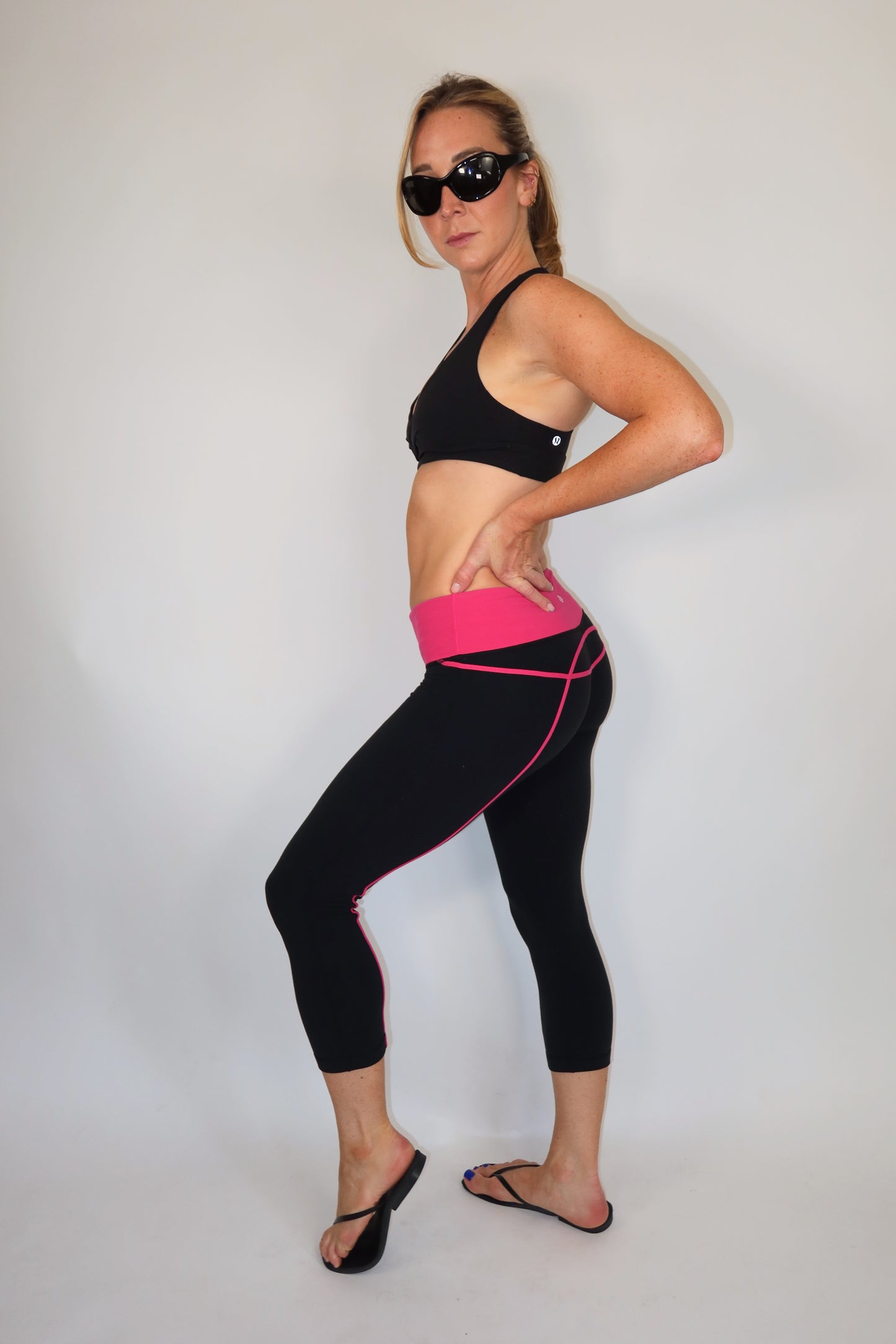 lululemon pink and black capri