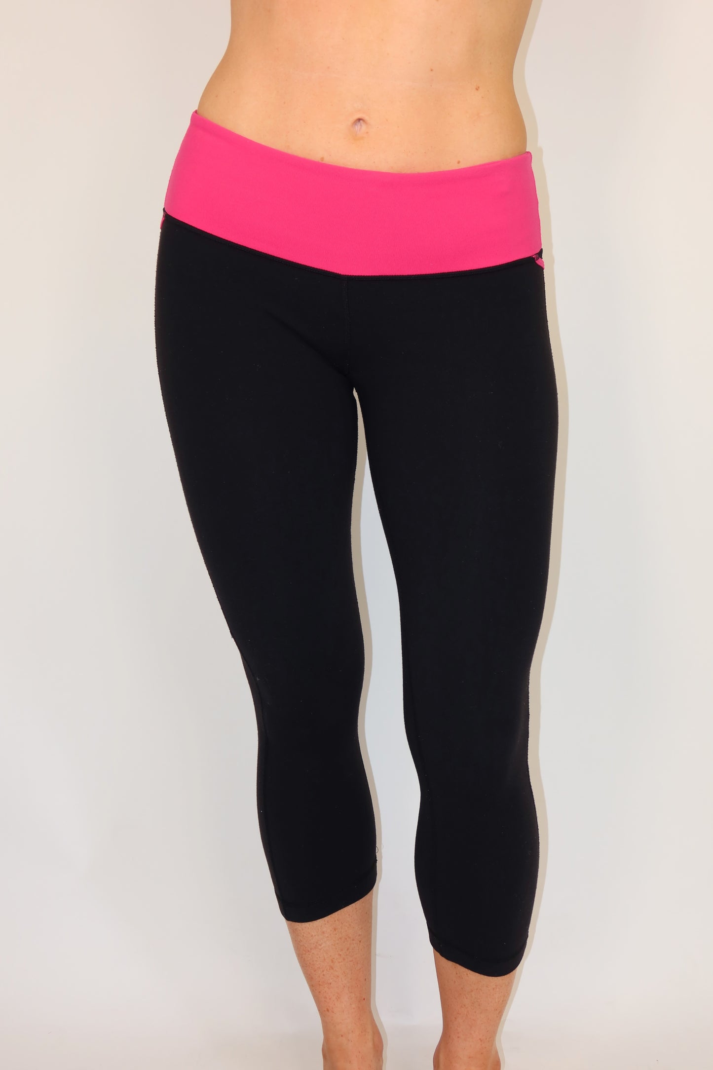 lululemon pink and black capri