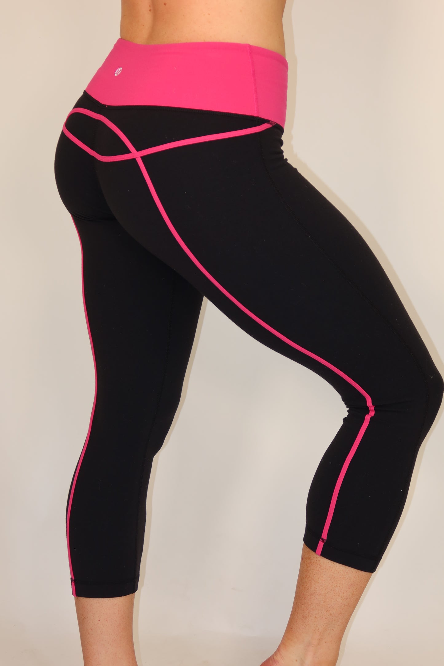 lululemon pink and black capri